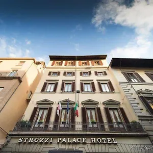 strozzi-palace-hotel.it-tuscanyhotel.com/